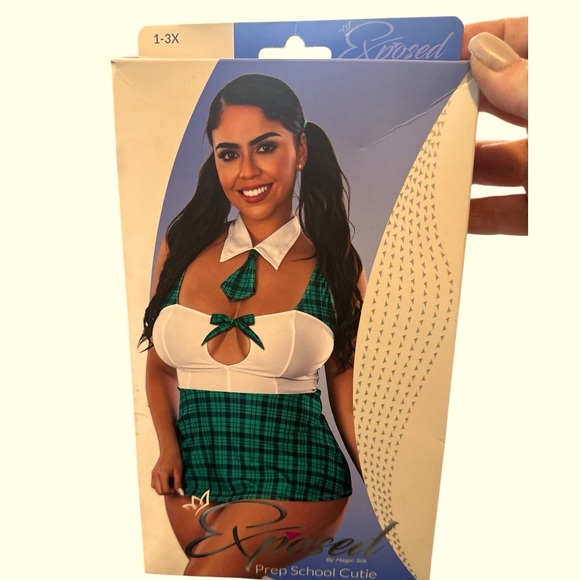 Exposed Prep School Cutie - Picture 1 of 3